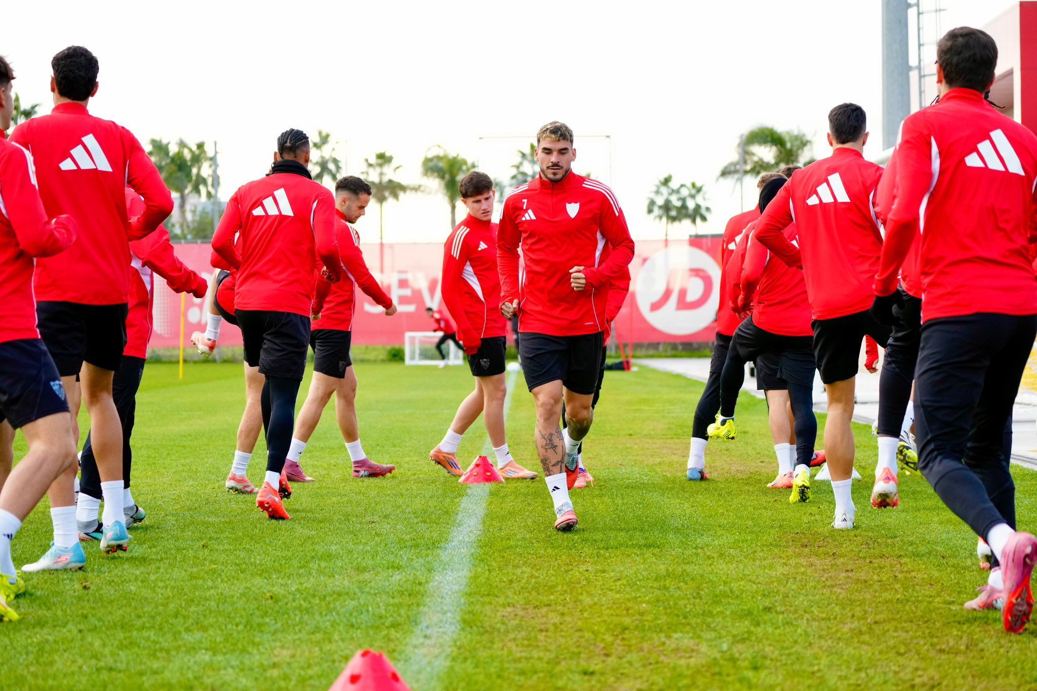 El Sevilla gira hacia una plantilla con más acento español