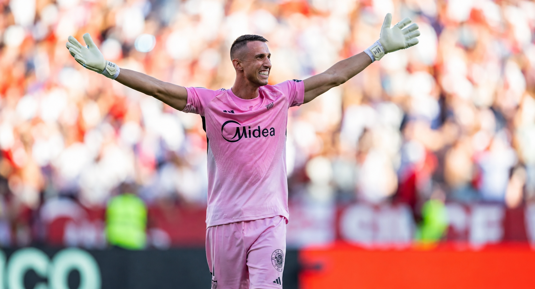 Vlachodimos empuja para seguir en el Sevilla